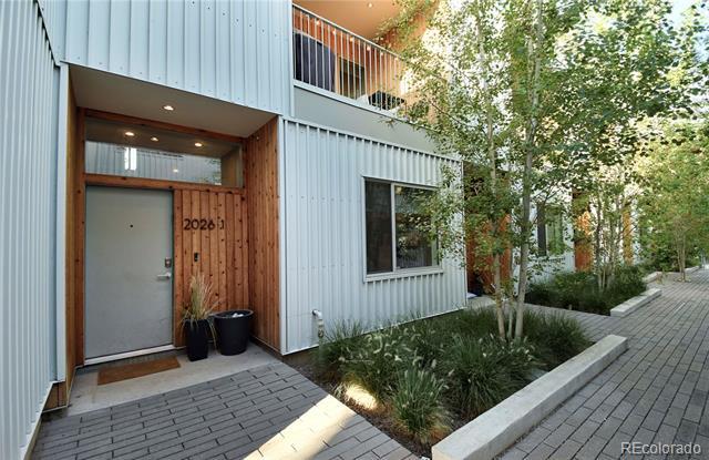 Building Photo - 2026 W 33rd Ave