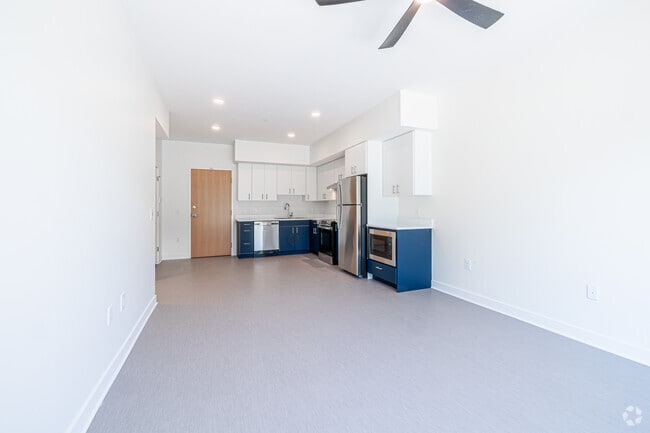2BR, 1.5BA - 825SF - Living Room