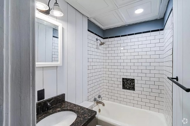 Building Photo - 321 S Eleventh St Rental