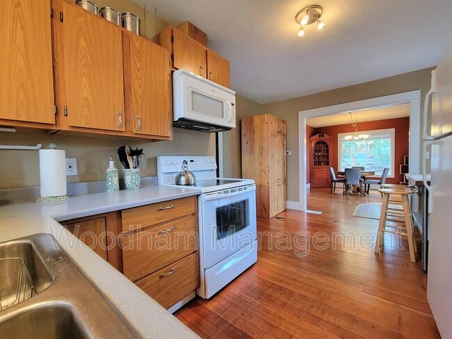 Photo - 407 N Broadway Ave