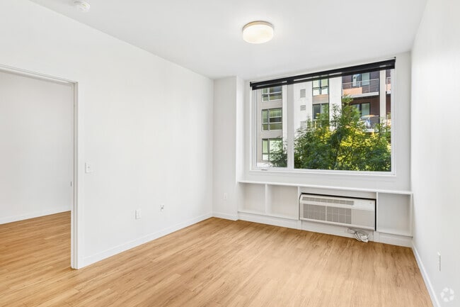 1BR, 1BA - 507SF - Living Room
