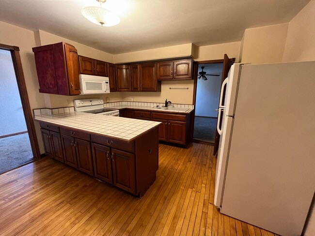 Photo - AVAILABLE JULY - 2 BED 1 BATH Unit #2