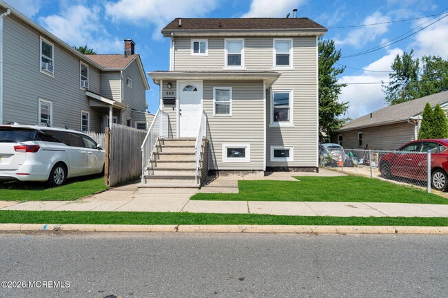 Photo - 253 1st St