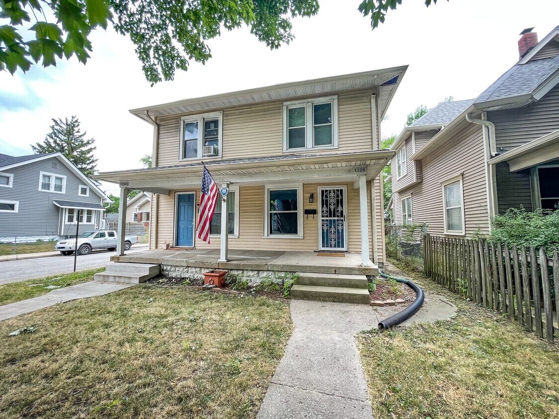 Photo - 1328 - 1330 Leonard St