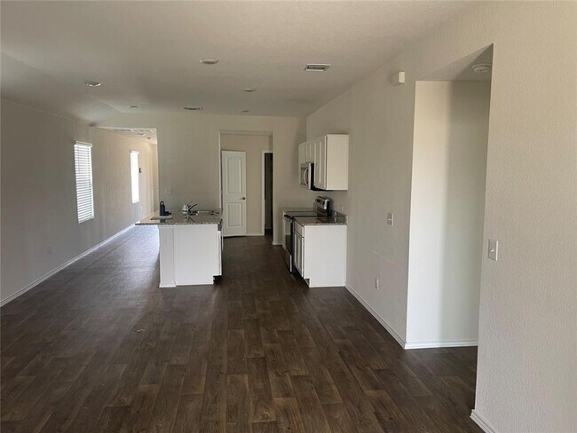 Photo - Ranch-style house available in Elgin