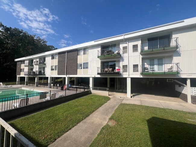 Emeralds Apartments - Emeralds Apartments