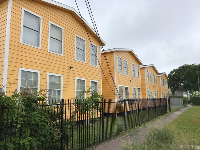 Photo - 2711 Avenue K