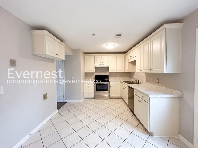 Photo - 1588 King James Dr