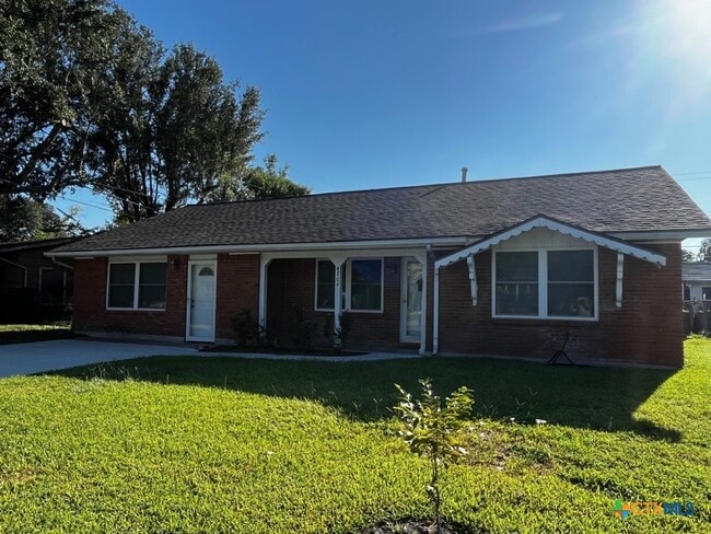 Building Photo - 4704 Evergreen Ln