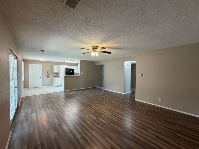 2908 Dakota St NE