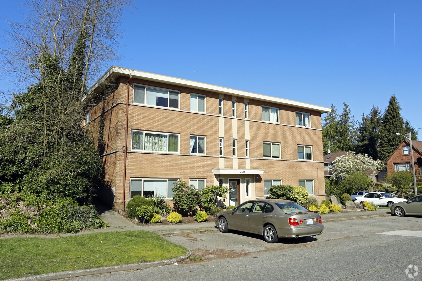 Photo - 4501 SW Admiral Way