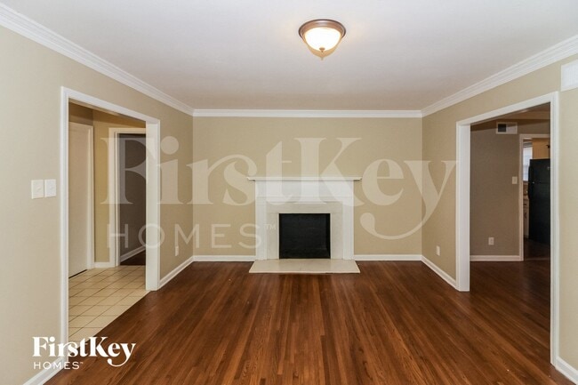 Photo - 5055 Woodlark Ave