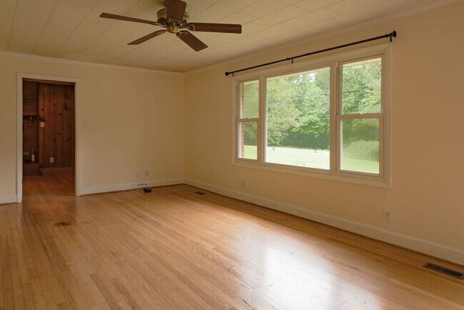 Photo - Quiet country living