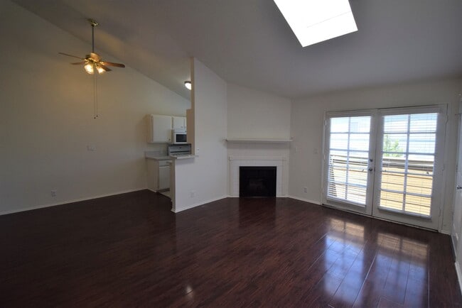 Photo - 12142 Oxnard St Apartment Unit 05