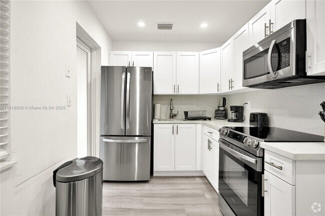 Building Photo - 300 NW 82nd Terrace Rental