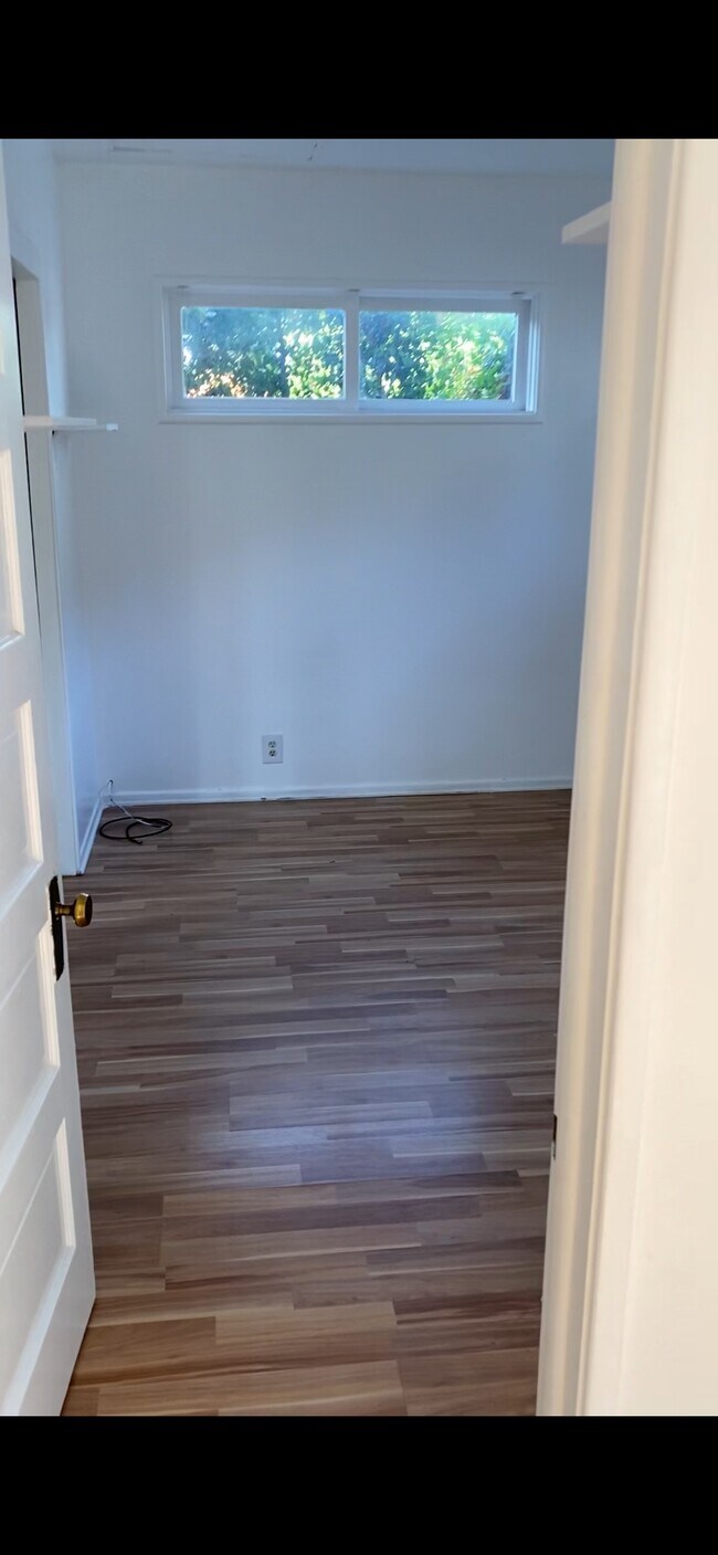 Photo - 214 W 8th St