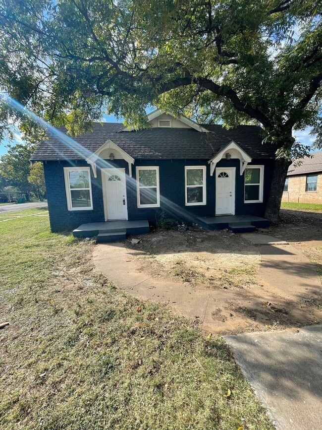 Building Photo - D&G Ventures LLC-516/518 S. Nueces Unit 516 Rental