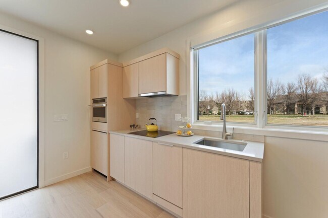 Photo - 211 SW Log Ct