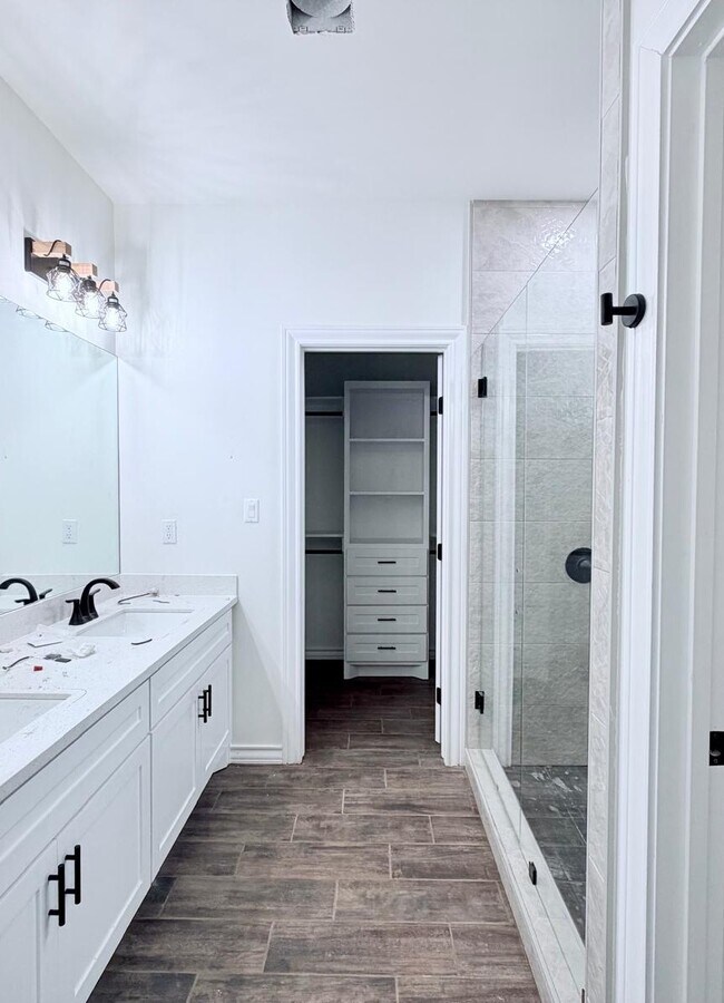 Photo - 2007 Peace Dr