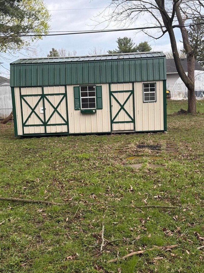 Building Photo - 346 Main St