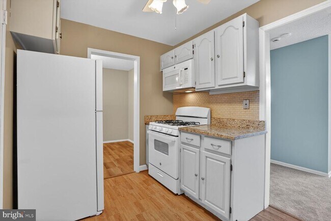 Photo - 7600 Lisle Ave