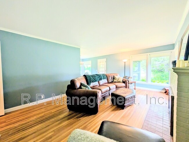 Photo - 3100 Orchard Ave N