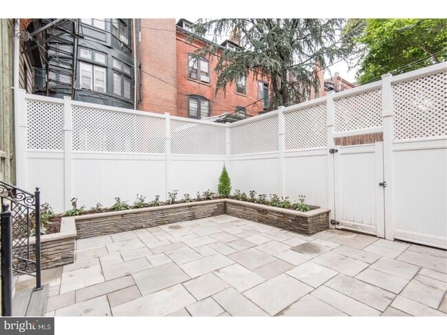 Photo - 2129 Walnut St