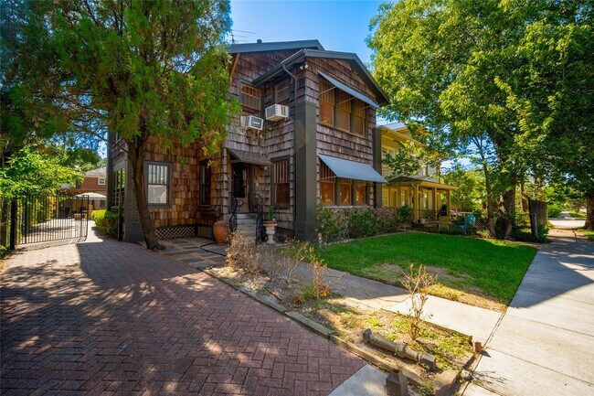 Building Photo - 811 Sul Ross St Unit 6