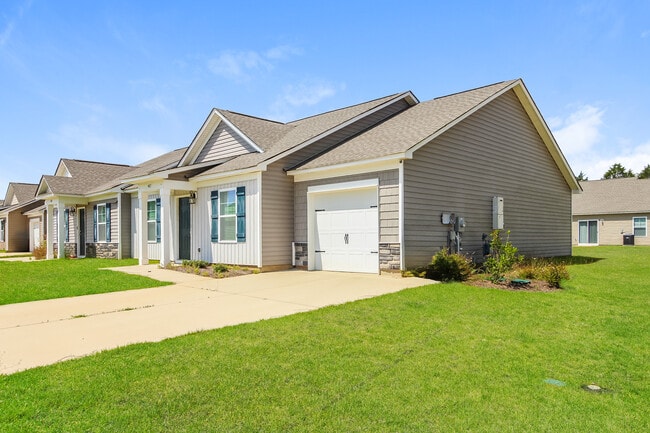 Photo - 487 Conifer St