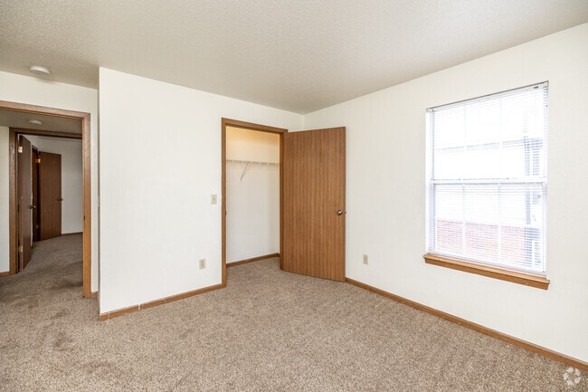 2BR, 1BA - Keystone/833 SF
