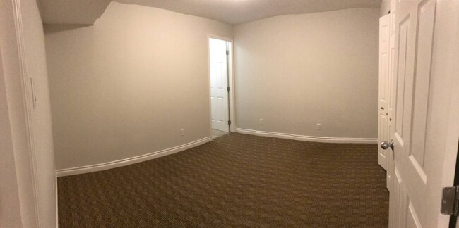 Photo - 19165 68A Av Unit Basement