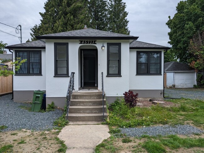 Building Photo - 45723 Lewis Ave