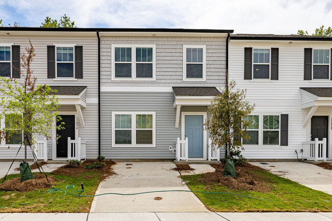 3BD/2.5BTH townhome located in the Village... - 3BD/2.5BTH townhome located in the Village...