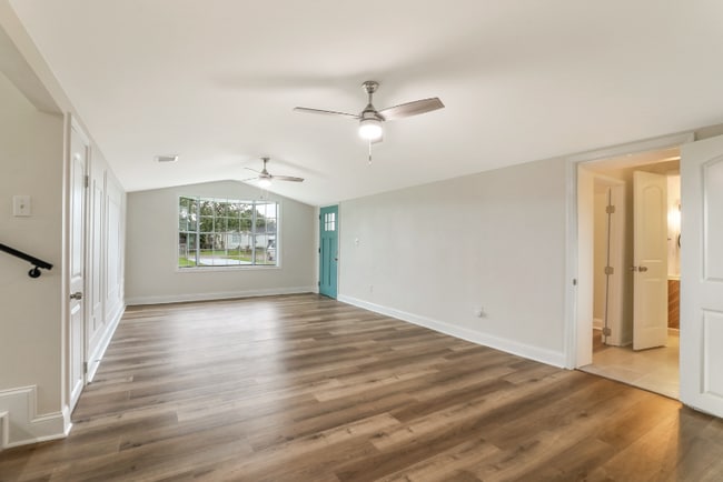 Photo - 512 Avenue G