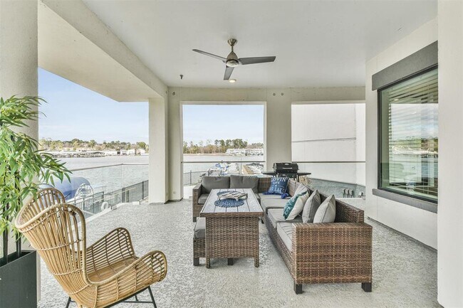 199 Waterpoint Court Unidad 106