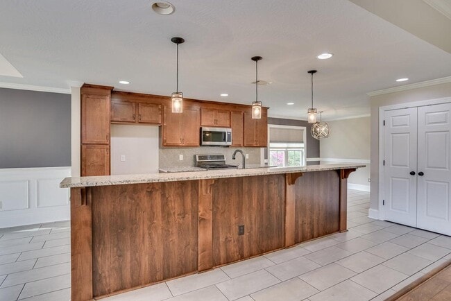 Photo - 233 Carlow Dr