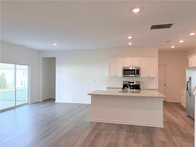 Photo - 305 Daybreak Dr