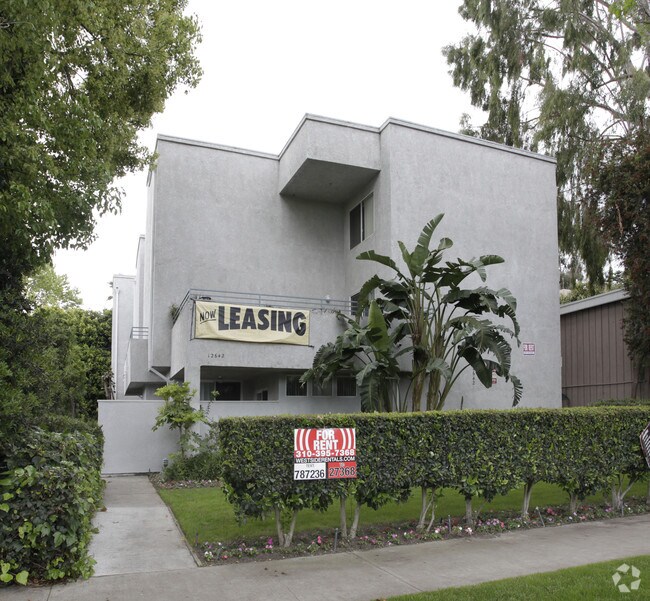 Photo - 12642 Moorpark St Apartments