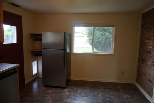 Photo - Two Bedroom Duplex in Golden!!