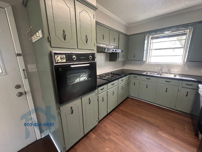 Photo - 1025 Crestview Dr S