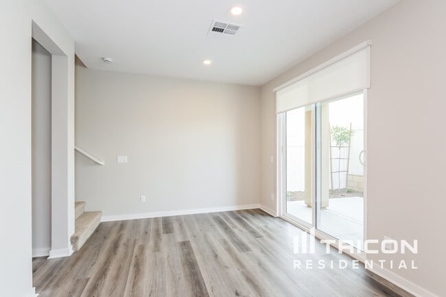 Photo - 28103 Rosetta St