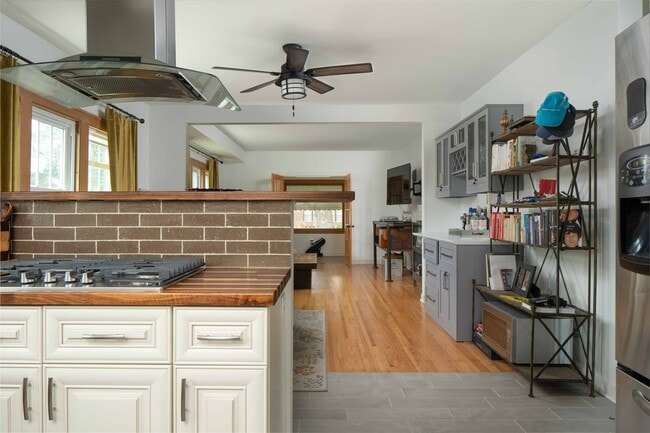 Photo - 2401 3rd st NE Apt 2 Unit 1
