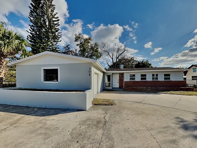 Building Photo - 304 Magnolia St