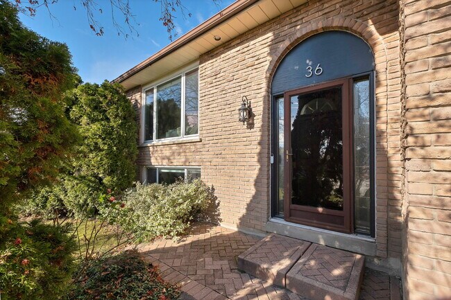 Photo - 36 Shieldmark Crescent