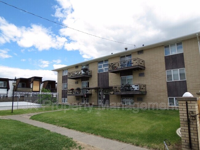 Photo - 1401-142B 2b St S Unit #15