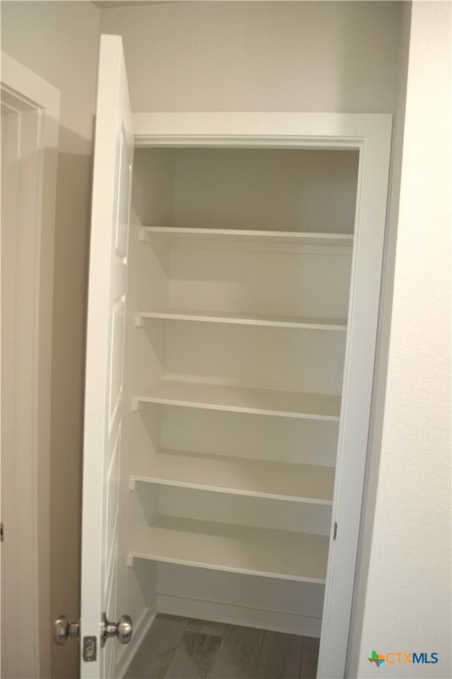 Photo - 1911 Meridian Lp