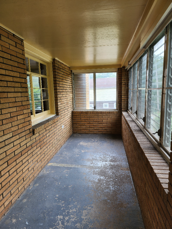 Building Photo - 3915 Main St Rental