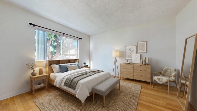 Photo - 1900 Rockefeller Ln