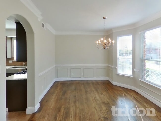 Photo - 704 Crockett Dr