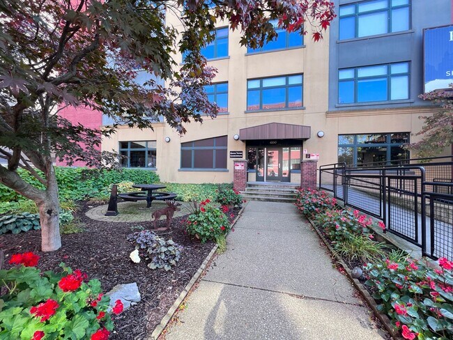 Gorgeous Loft Downtown Grand Rapids - Gorgeous Loft Downtown Grand Rapids Unit 600 Monroe Ave NW Apt 206